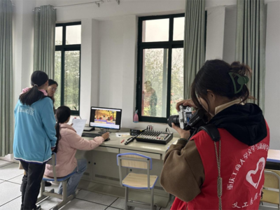 光影筑梦，爱心同行——文新青服赴迎龙中学开展公益摄影摄像志愿服务活动纪实